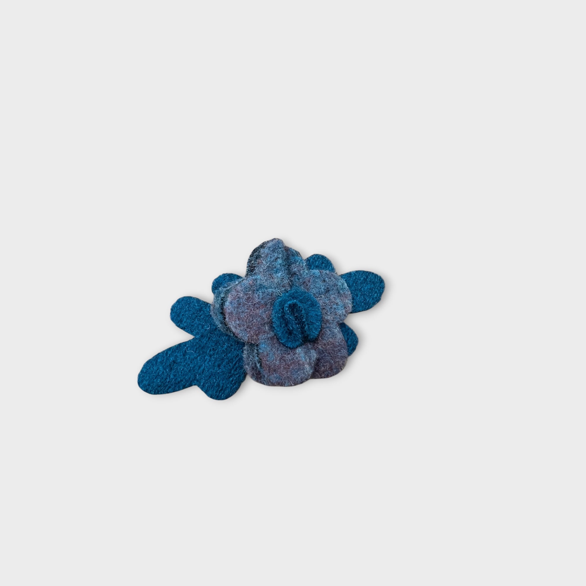 Cloche In Lana Cotta Sfumata Con Fiore Spilla