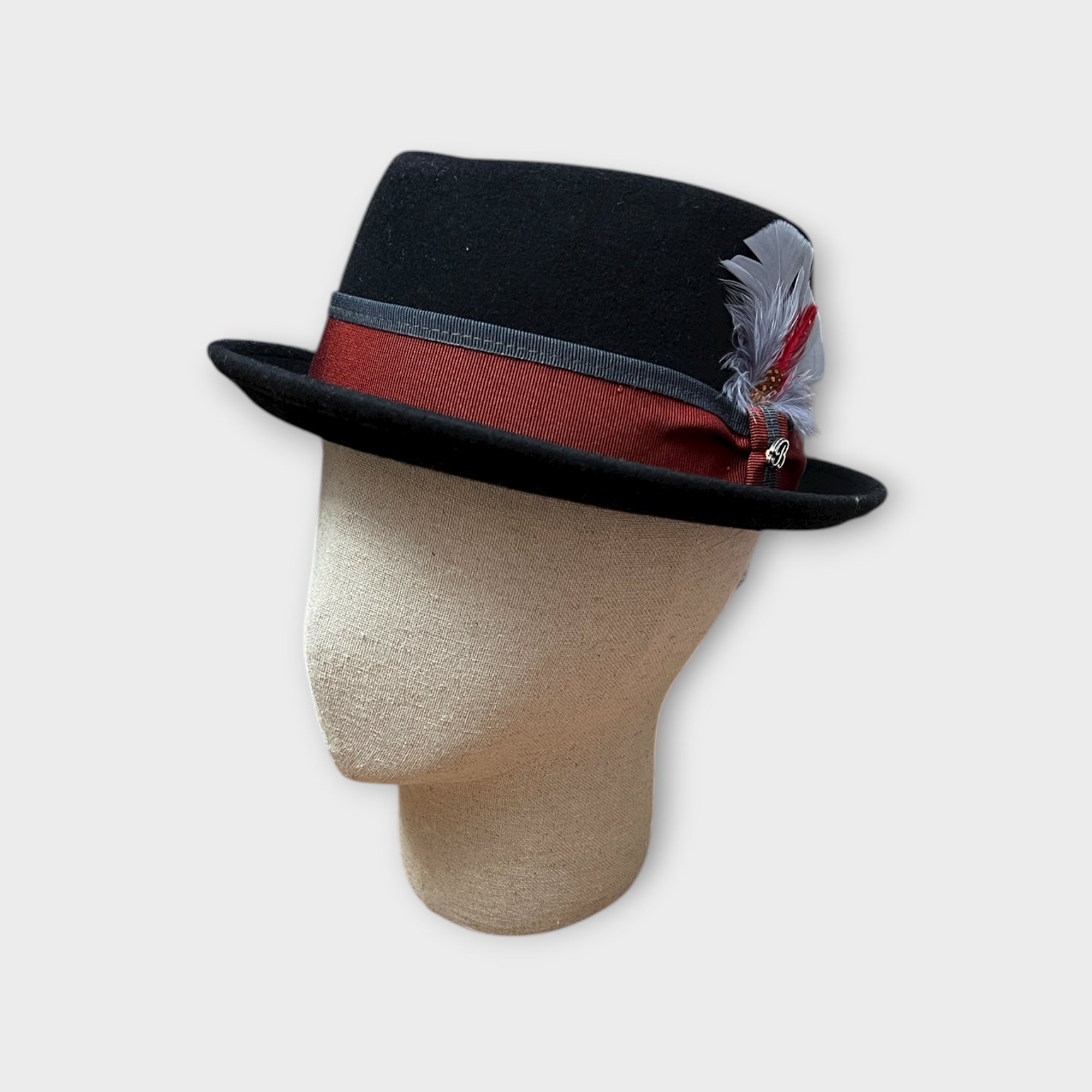 Cappello In feltro Diamante Nero nastro Rosso