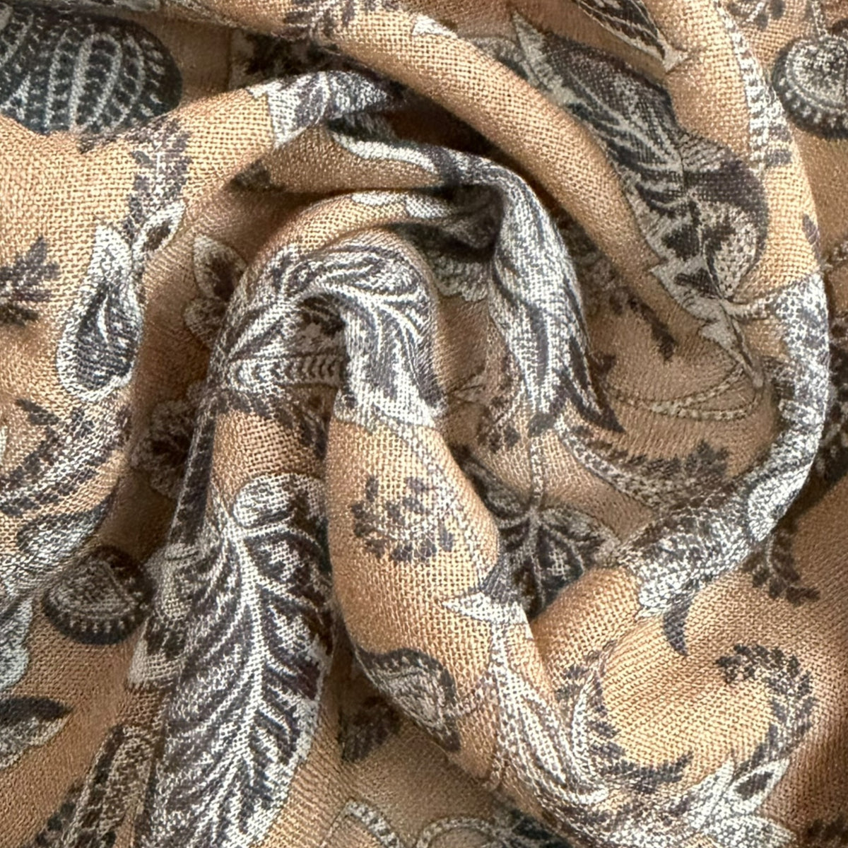 Sciarpa In Tessuto Sottile Di Pura Lana  70x180 cm Motivo Paisley