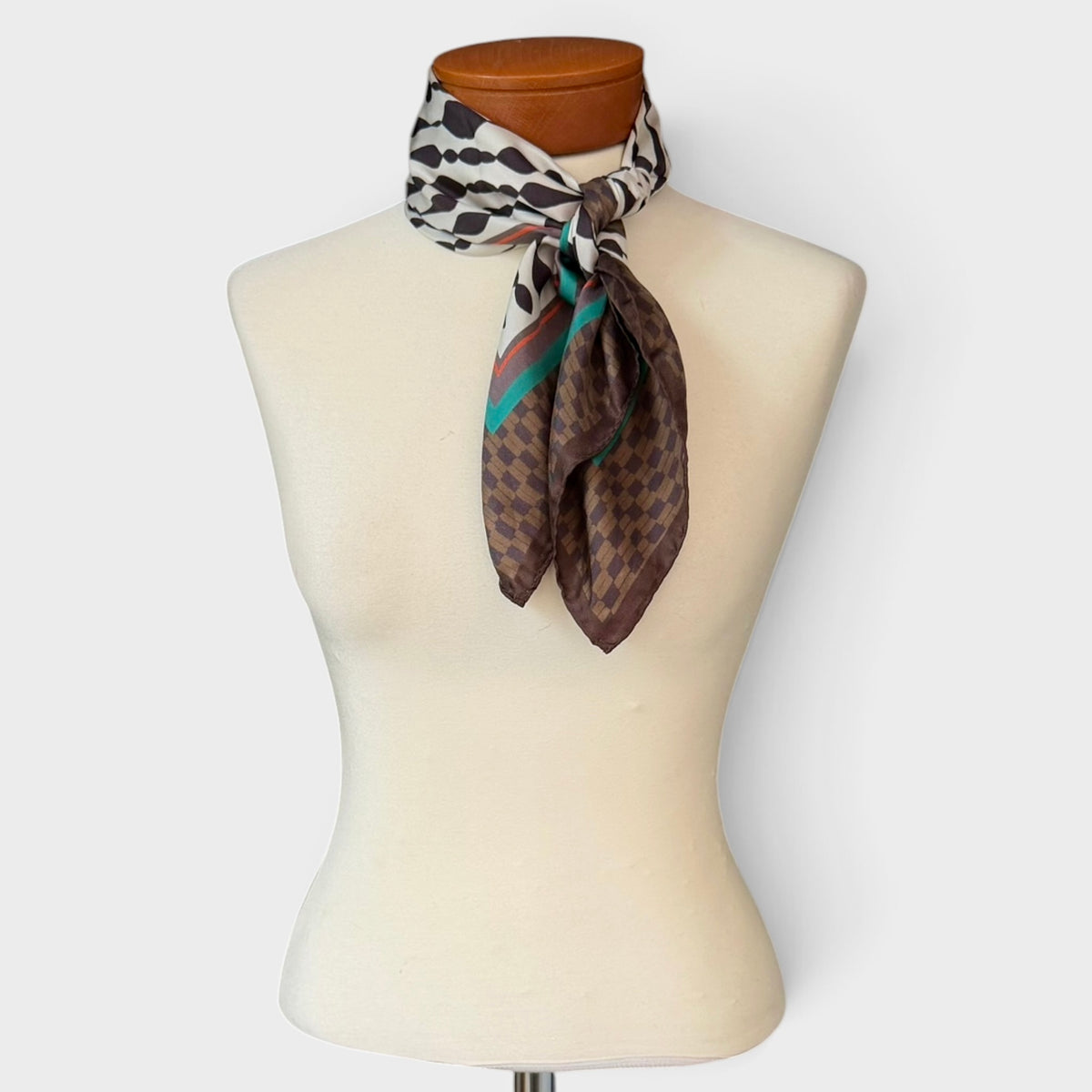 Foulard Quadrato In Tessuto Twill Di Pura Seta Di Gelso 70 x 70 cm - Cappelleria Bacca