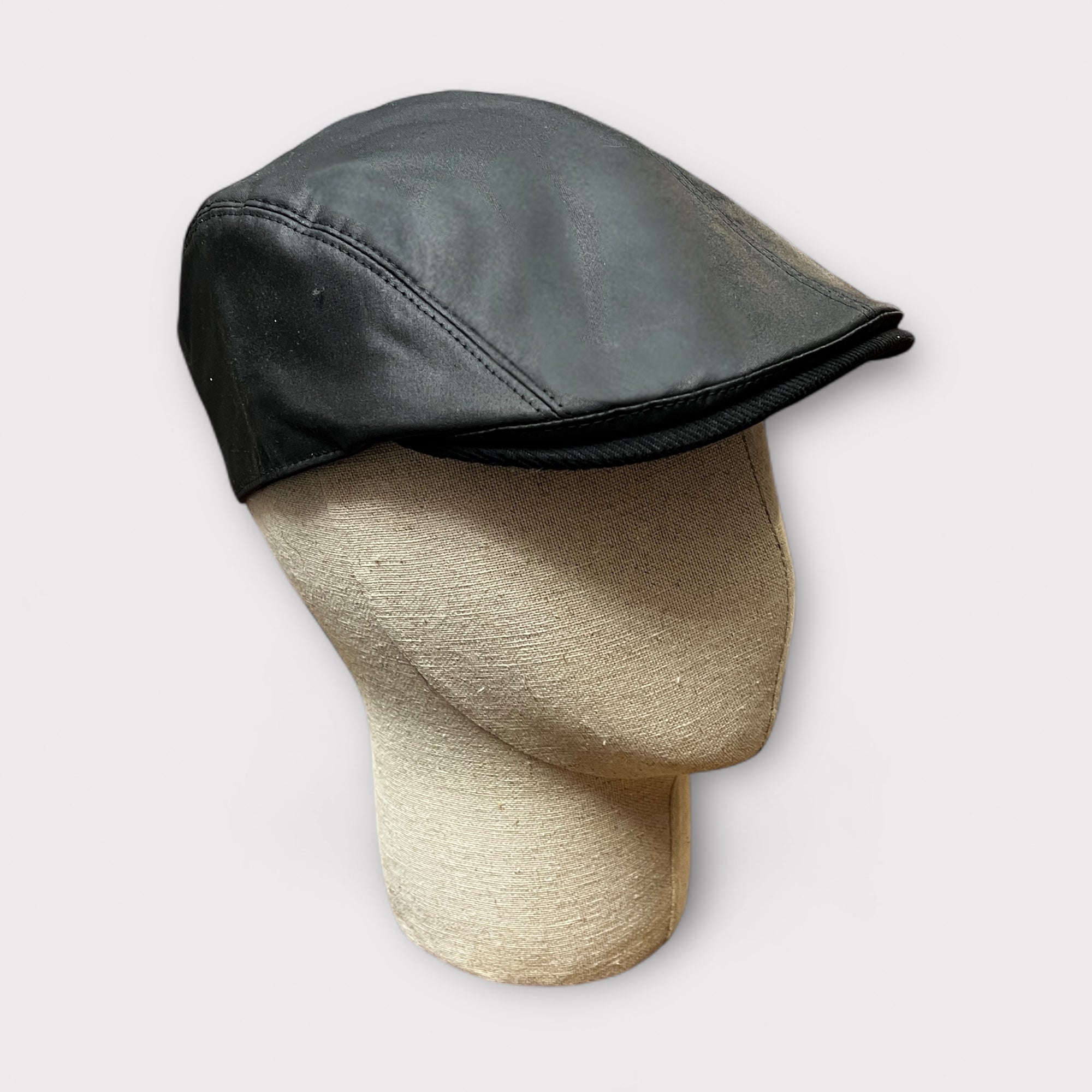 Coppola Invernale In Cotone Cerato Impermeabile Nero - Cappelleria Bacca