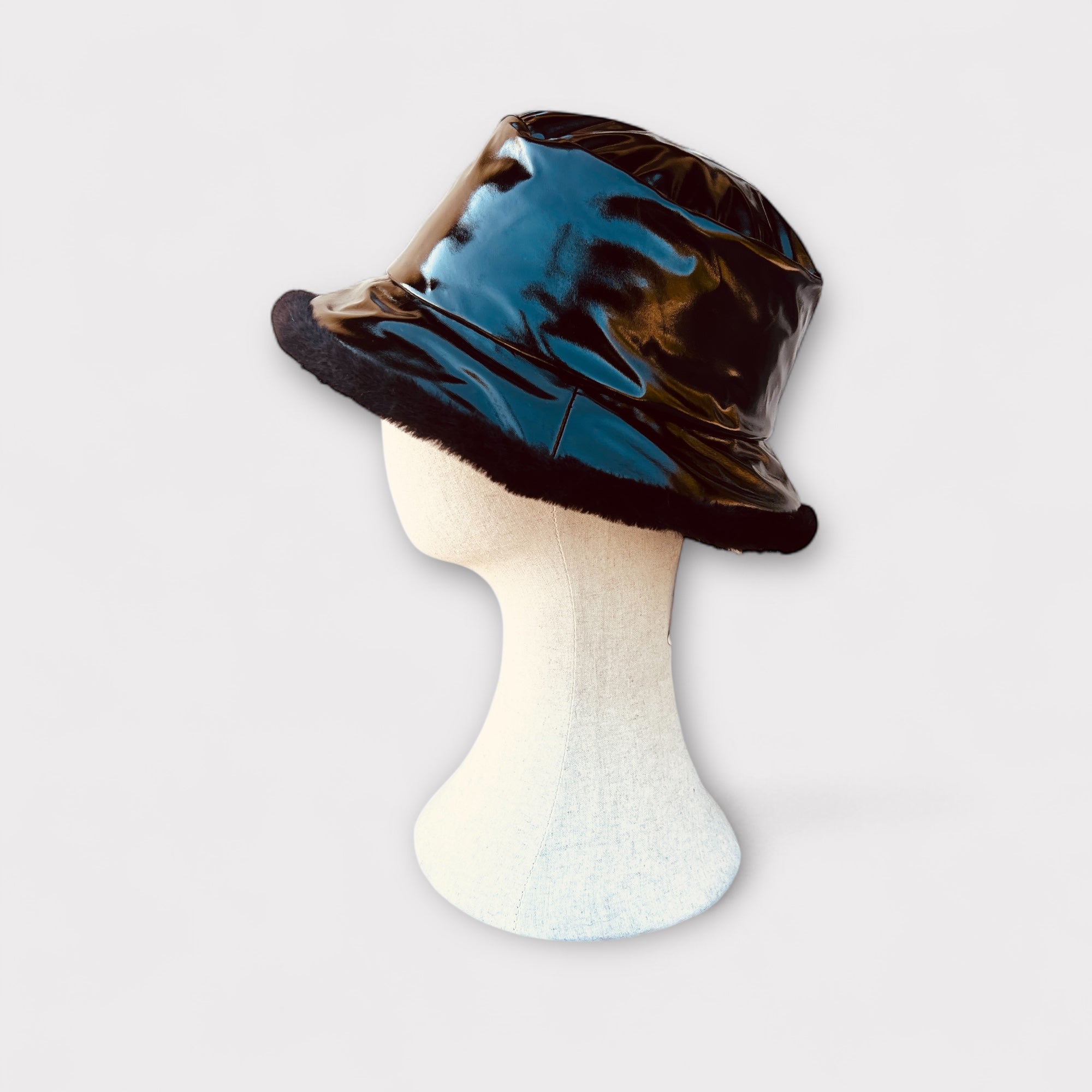 Cappello Donna Reversibile Eco Pelliccia-Vernice - Cappelleria Bacca