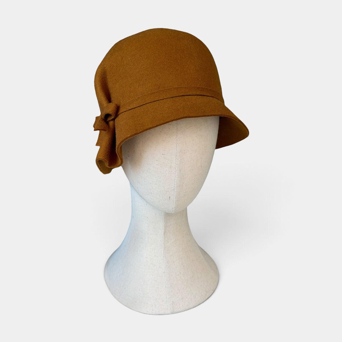 Cappello Donna Cloche Tipo Anni '30 In Feltro di Pura Lana Idrorepellente