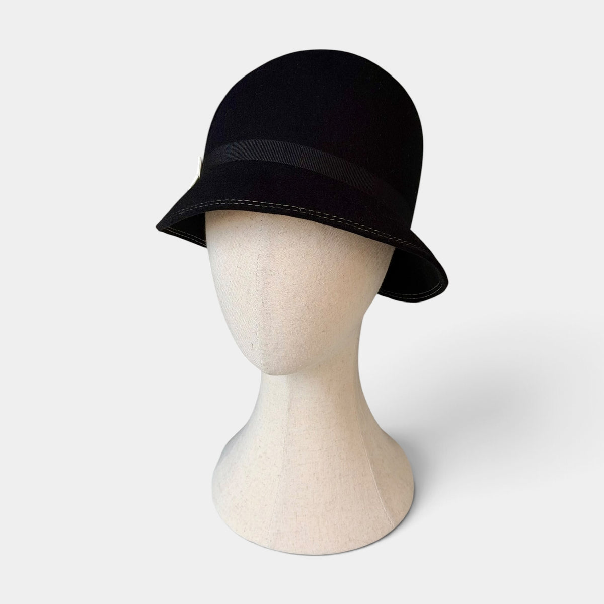 Cappello Donna Cloche in Feltro idrorepellente di Pura Lana Anni 30