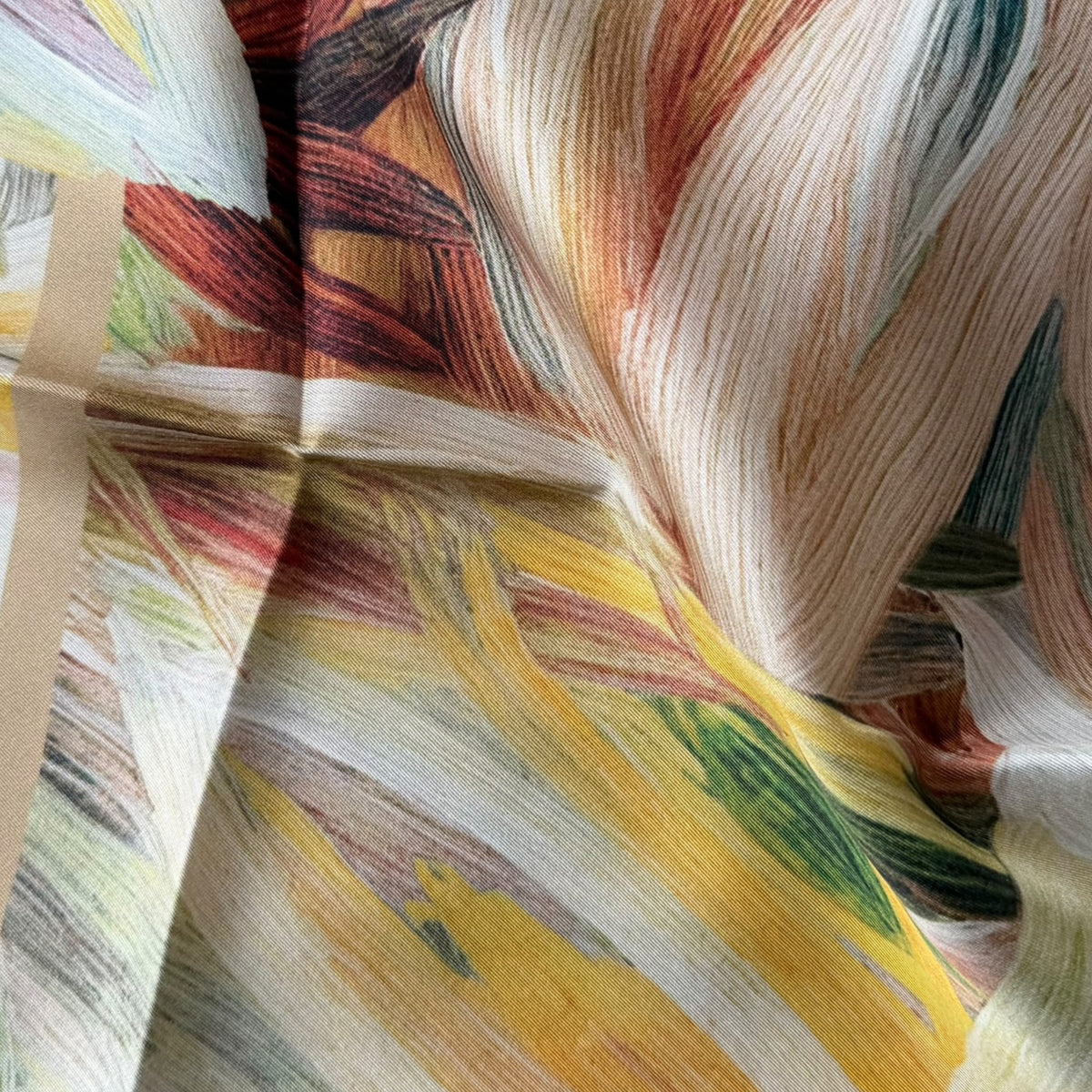 Foulard Laura Biagiotti in seta 90x90 cm, fiori dipinti, variante ruggine