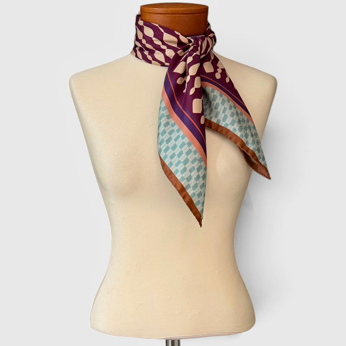 Foulard Quadrato In Tessuto Twill Di Pura Seta Di Gelso 70 x 70 cm - Cappelleria Bacca