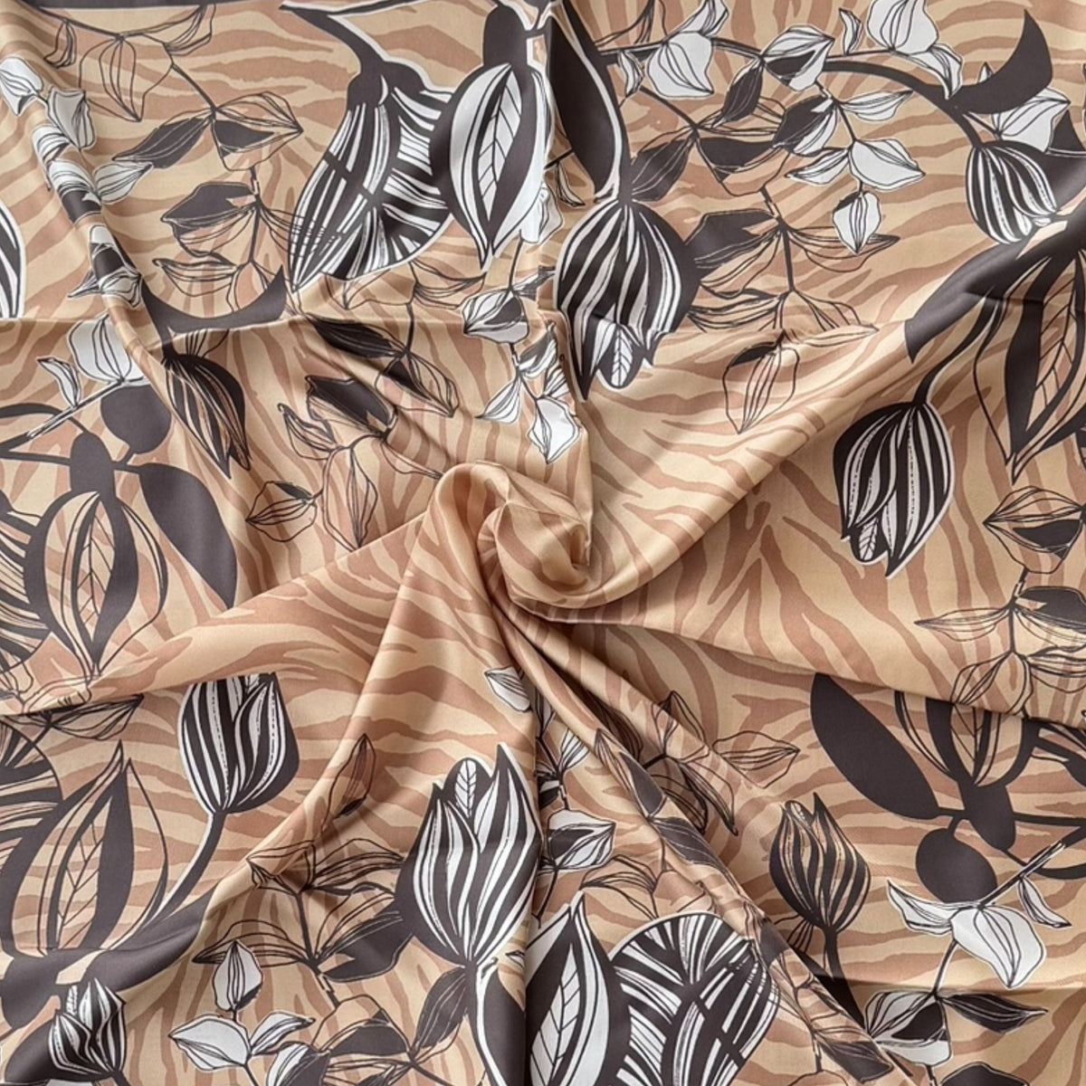 Foulard Laura Biagiotti in seta 90x90 cm, fiori e foglie stilizzati, variante marrone