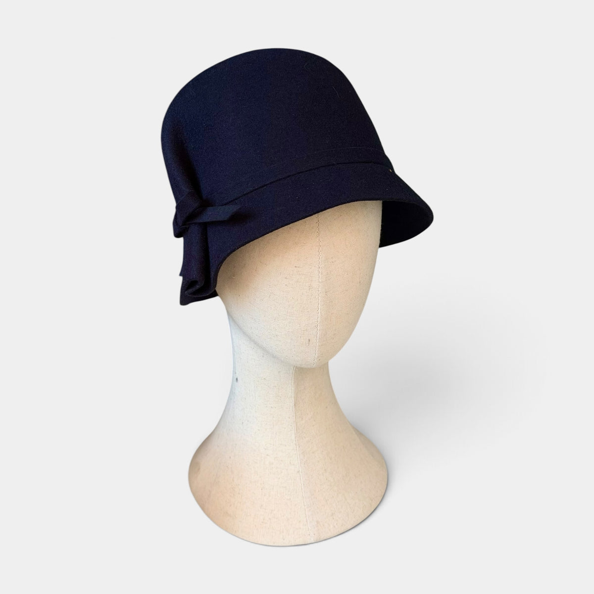Cappello Donna Cloche Tipo Anni '30 In Feltro di Pura Lana Idrorepellente