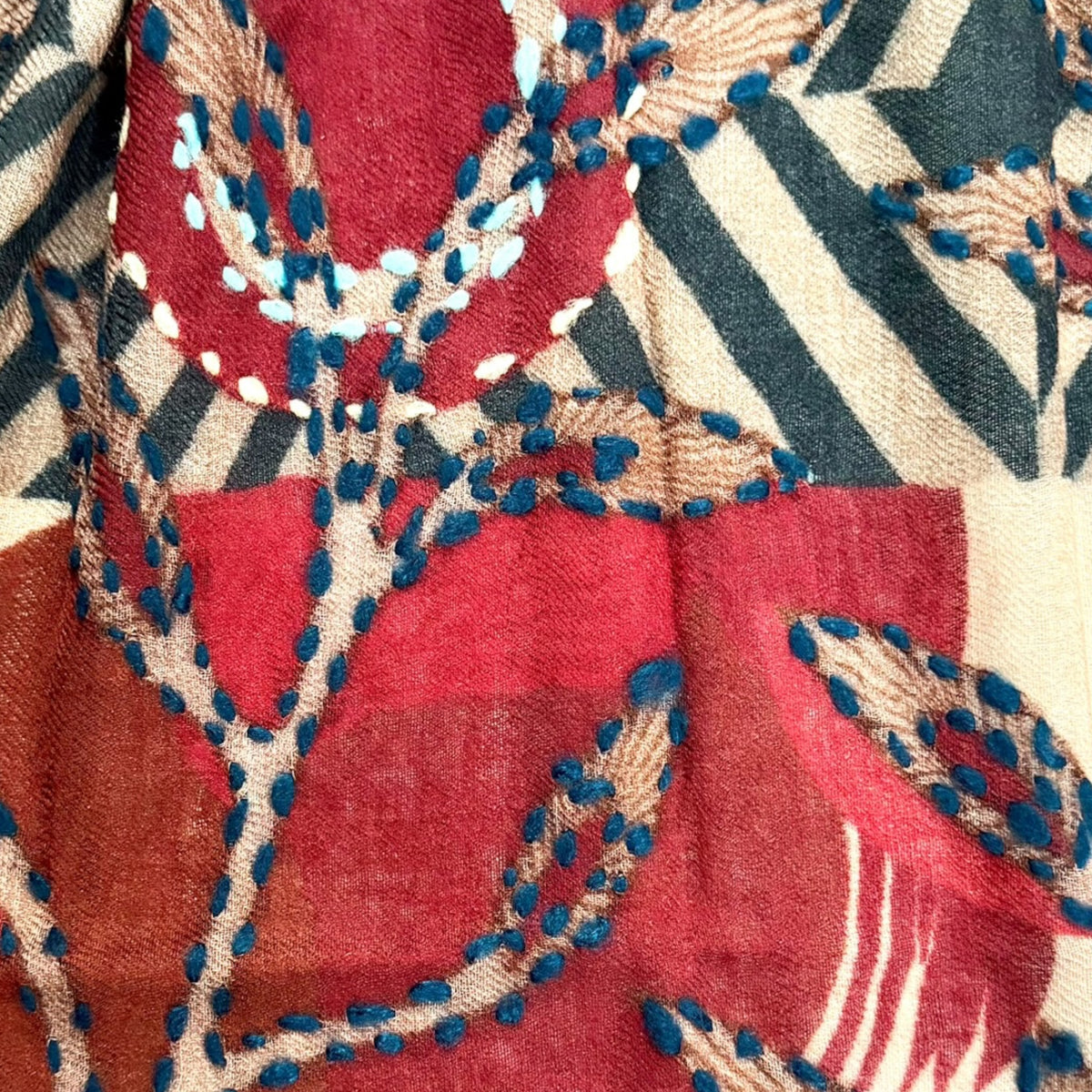 Sciarpa Donna In Tessuto Sottile Di Pura Lana 70x180 cm Con Ricamo a Mano