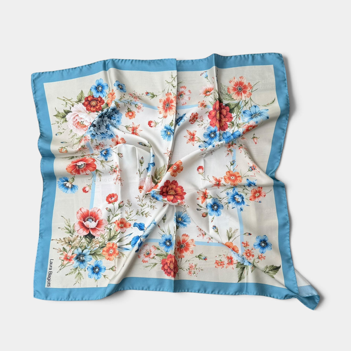Foulard Laura Biagiotti in seta 90x90 cm, floreale, variante avorio