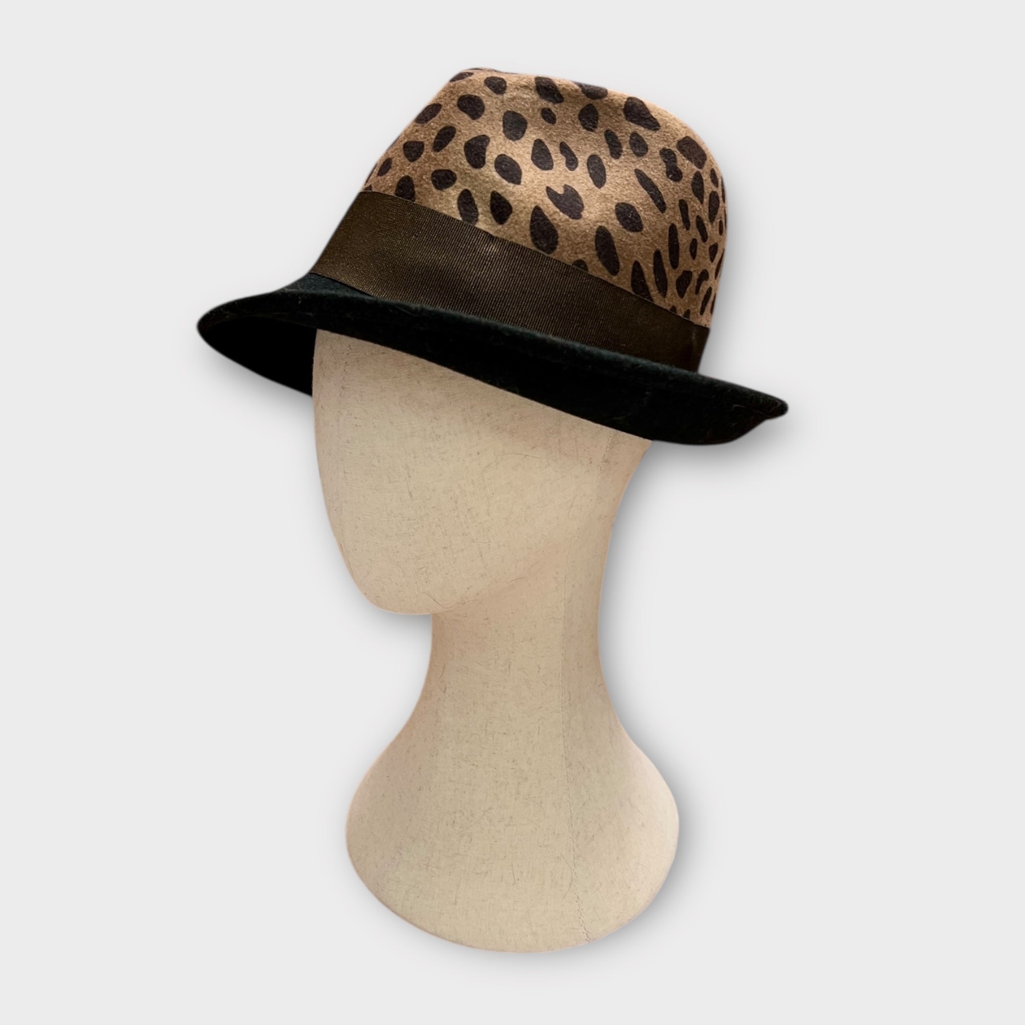 Cappello In feltro Donna asimmetrico bicolor
