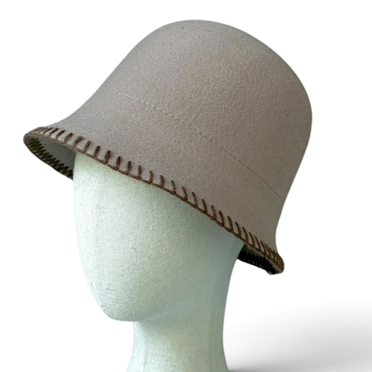 Cappello Donna Cloche in Feltro Di Lana Merino Idrorepellente E Pieghevole Con Laccetto In Pelle