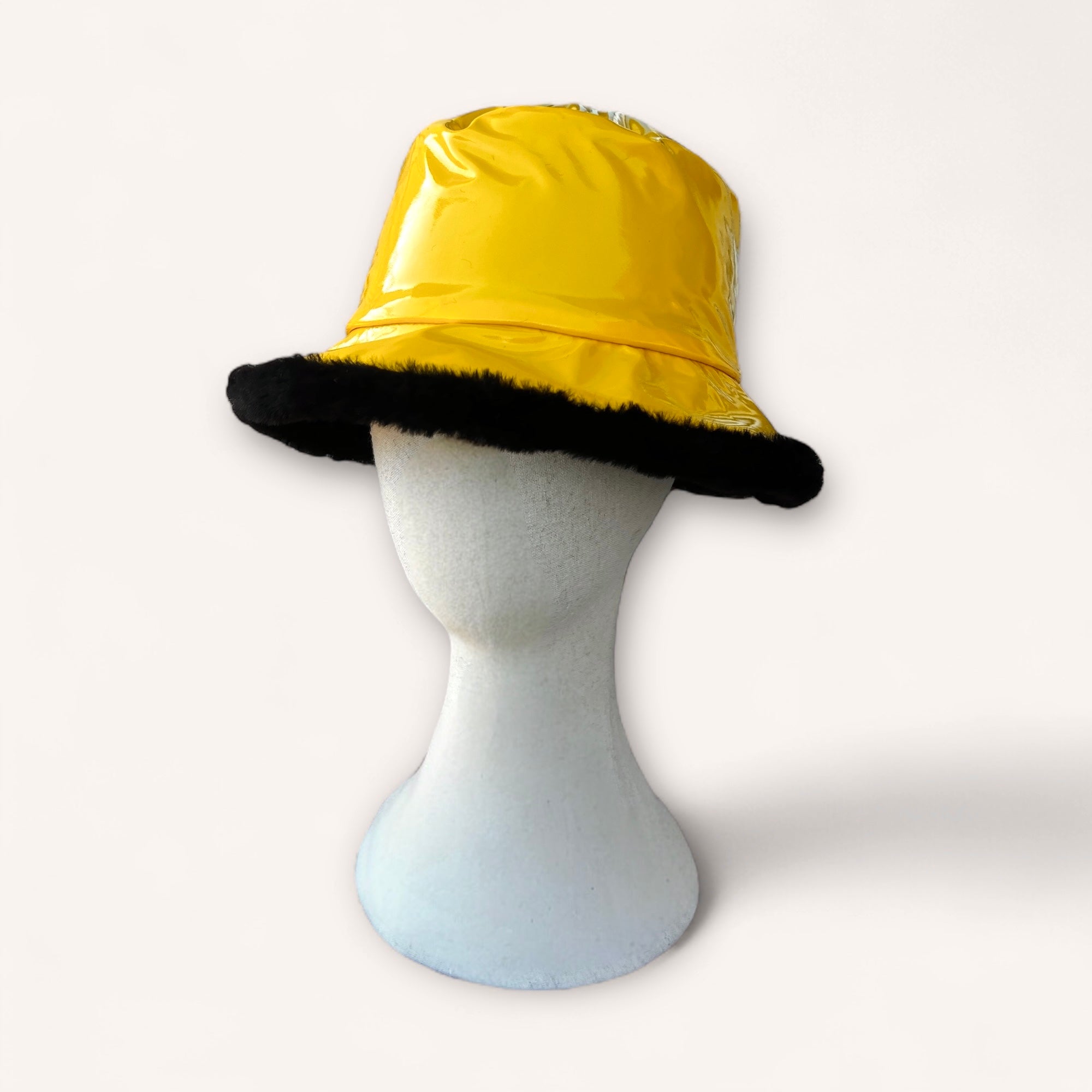Cappello Donna Reversibile Eco Pelliccia-Vernice - Cappelleria Bacca