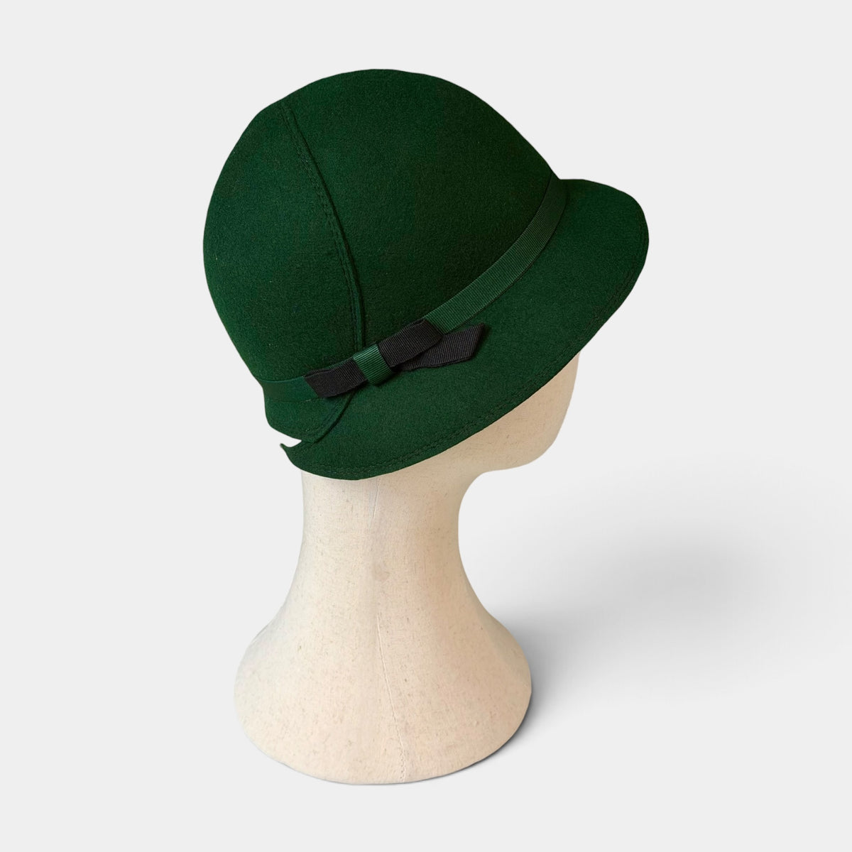 Cappello Donna Cloche in Feltro idrorepellente di Pura Lana Anni 30