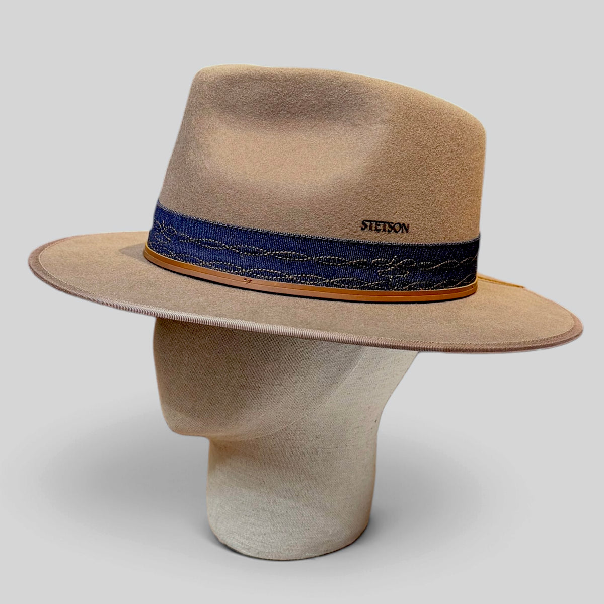 Cappello Stetson Ala Dritta In Feltro Impermeabile Con Nastro In Pelle E Jeans Ricamato - Marrone Chiaro