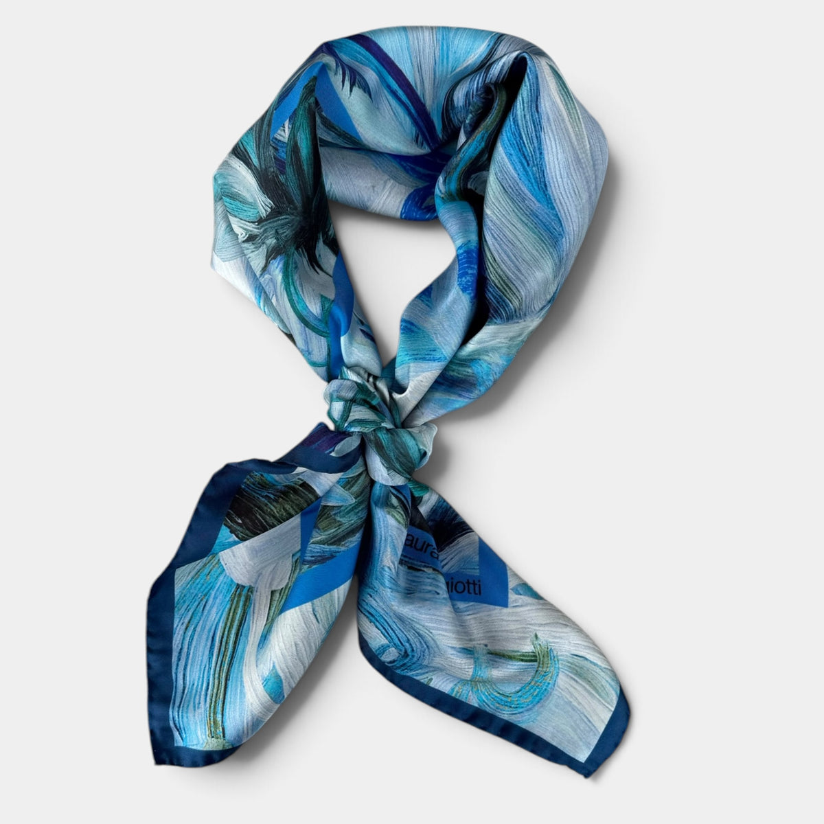 Foulard Laura Biagiotti in seta 90x90 cm, fiori dipinti, variante blu