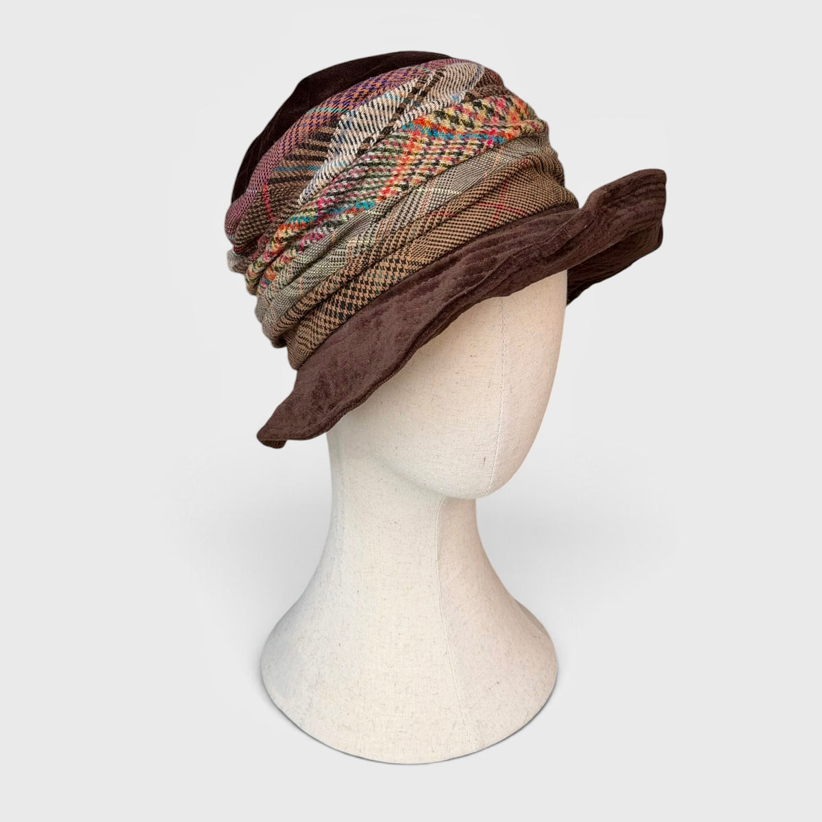 Cappello Invernale In Velluto Marrone e Multicolor A tesa Media Modellabile - Pieghevole Grevi