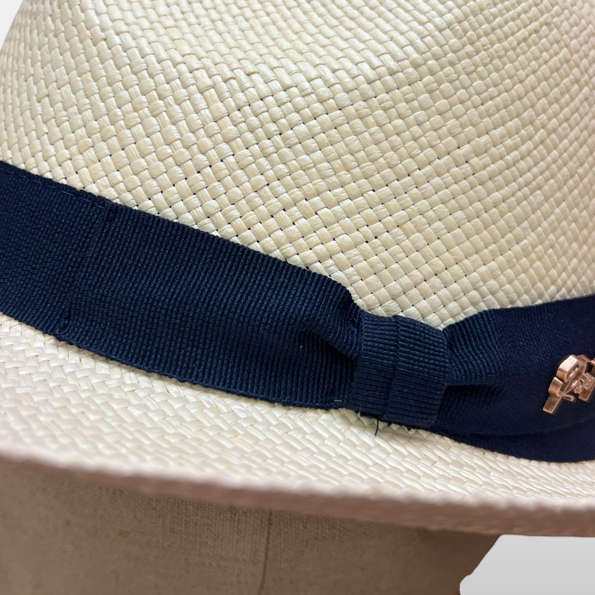 Cappello Panama Originale In Paglia Toquilla  Sbiancato con Nastro Blu - Cappelleria Bacca