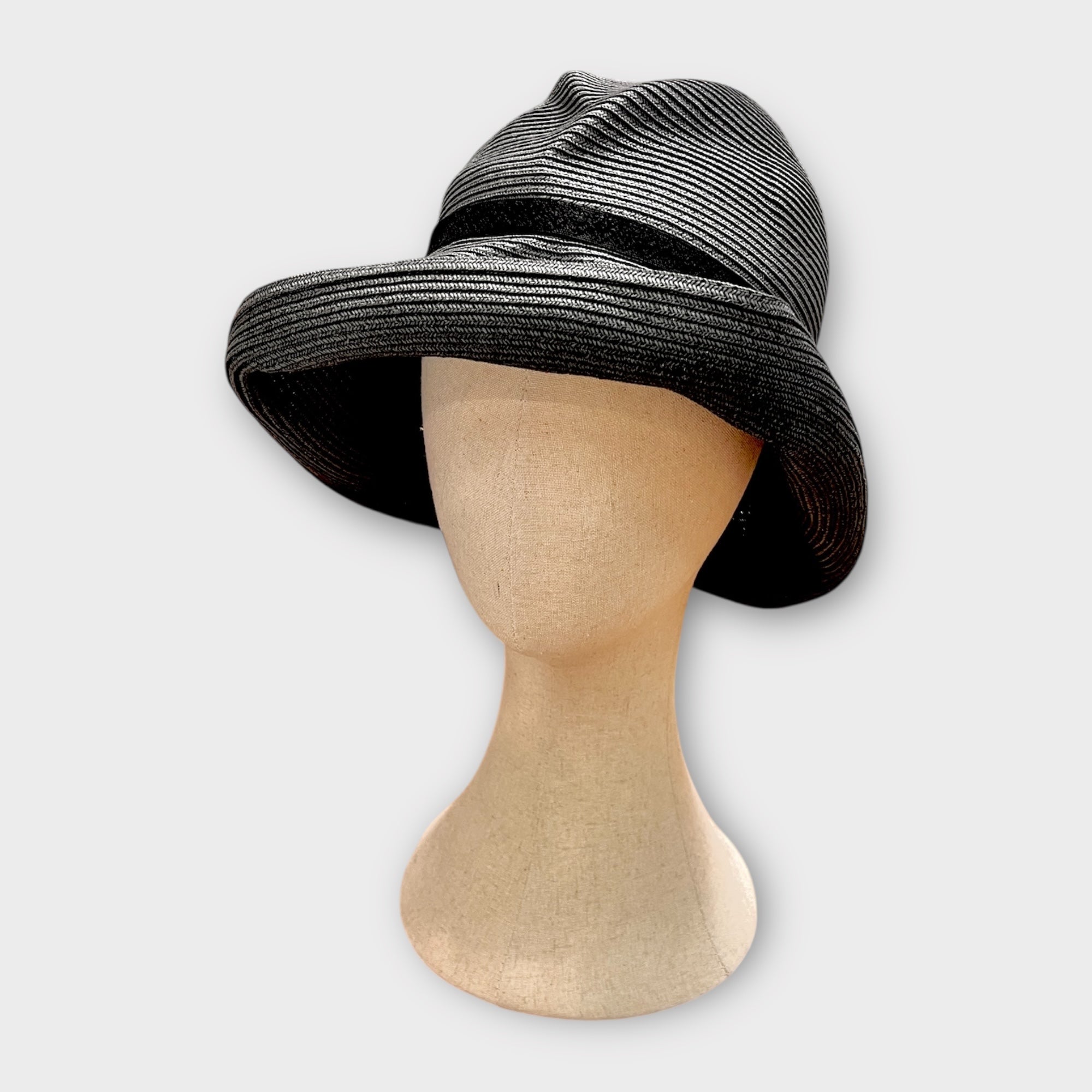 Cappello Grigio Nastro In Pizzo Nero Mature Ha - Cappelleria Bacca