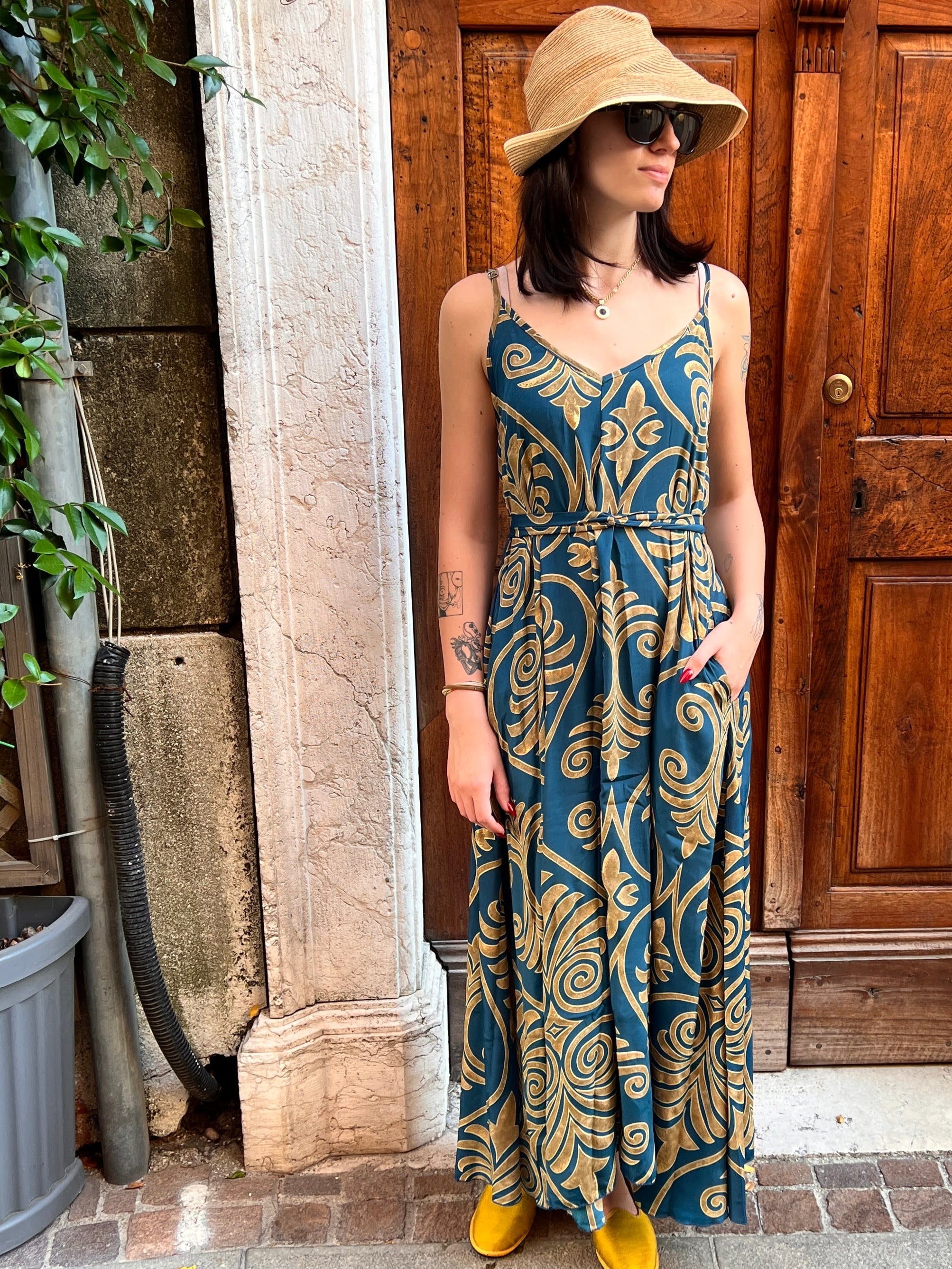 Abito In Seta Lungo Con Cintura Blu Oro