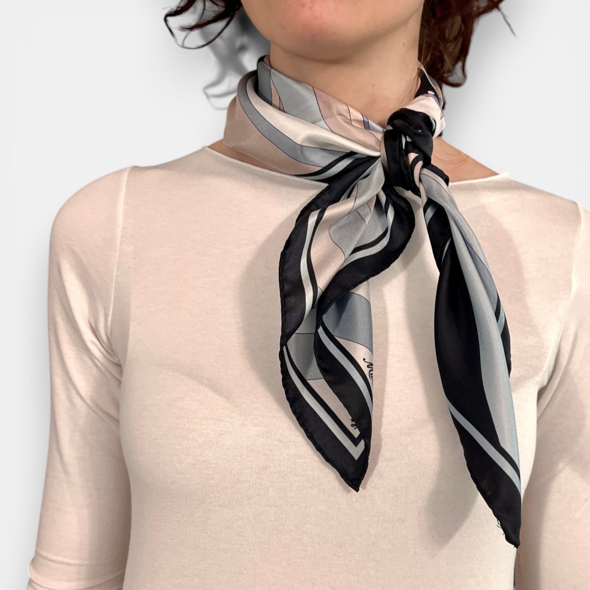 Foulard in Twill di Pura Seta Motivo Fantasia Astratta 70x70 cm - Cappelleria Bacca