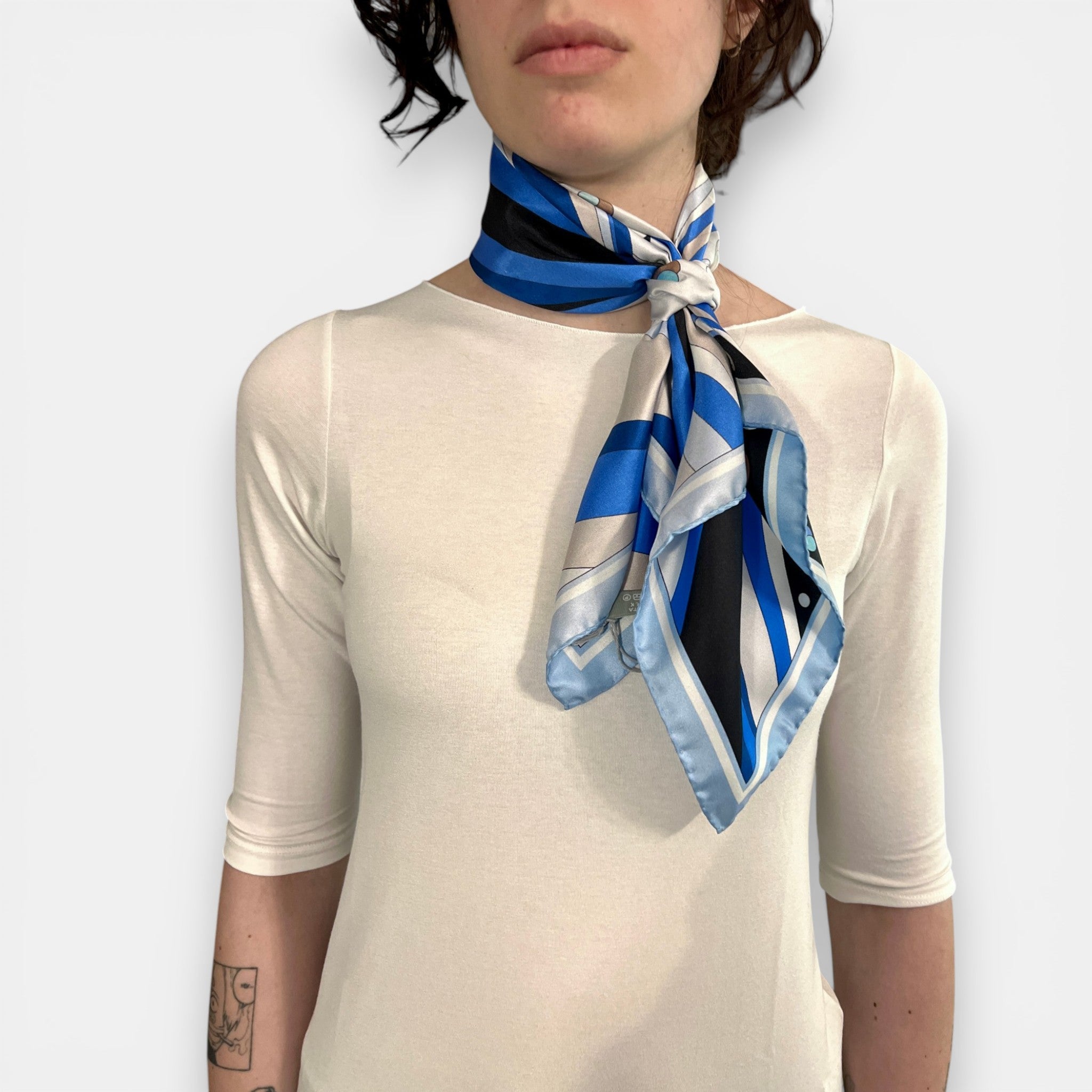 Foulard in Twill di Pura Seta Motivo Fantasia Astratta 70x70 cm - Cappelleria Bacca