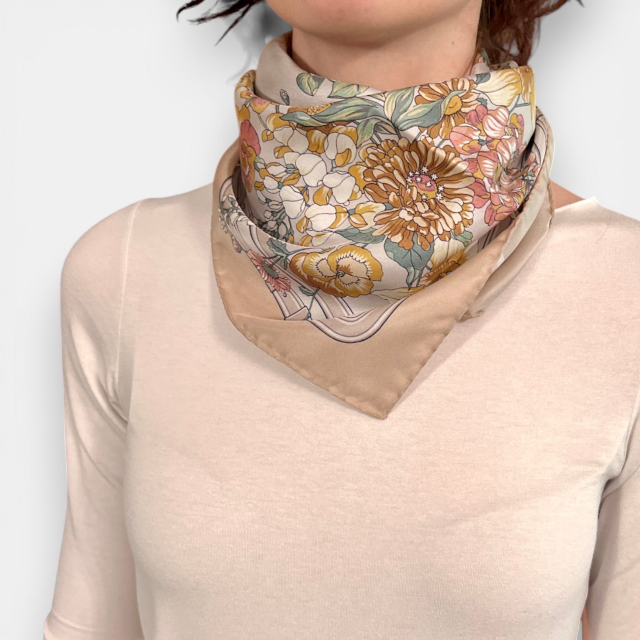 Foulard in Twill di Pura Seta Motivo Floreale 70x70 cm - Cappelleria Bacca
