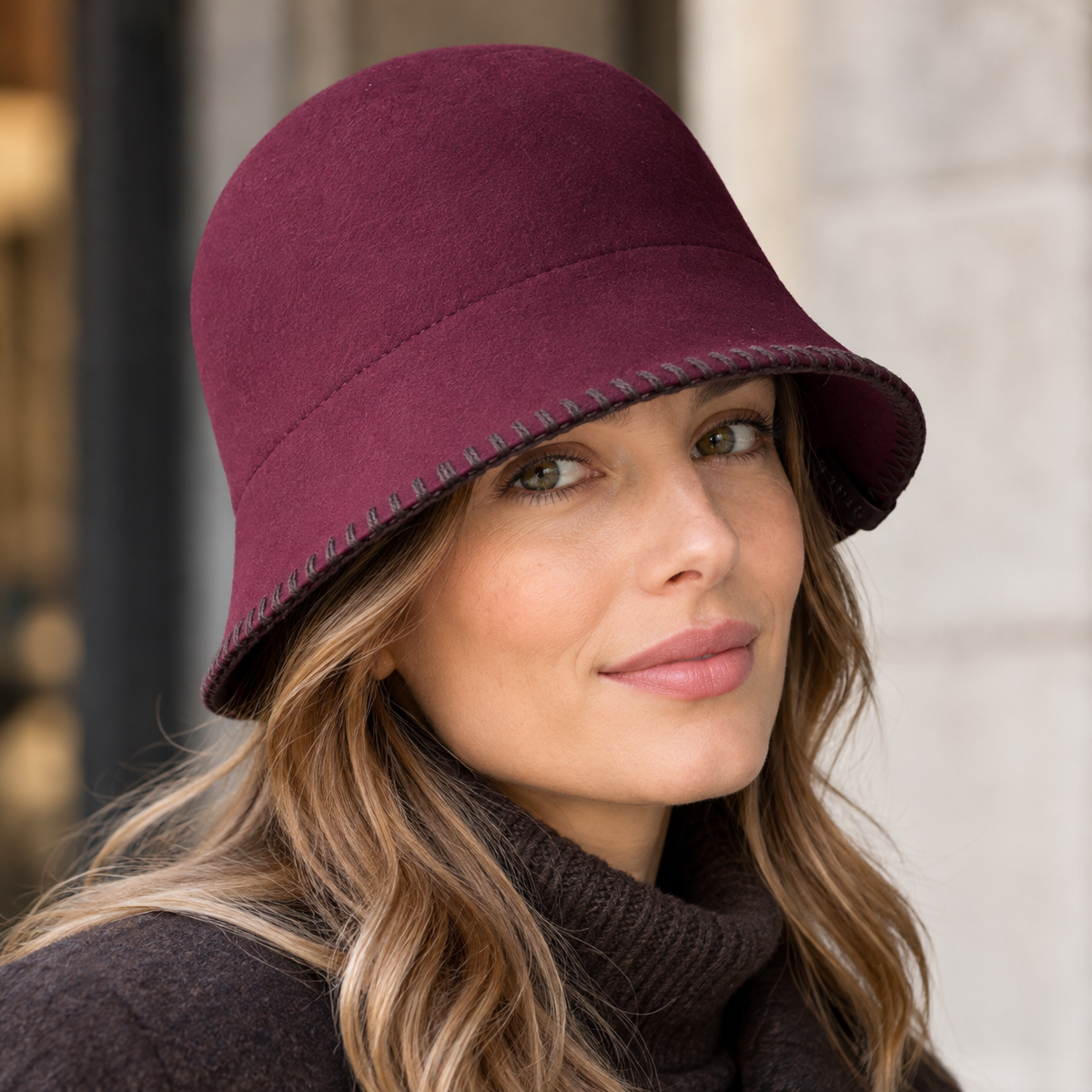 Cappello Donna Cloche in Feltro Di Lana Merino Idrorepellente E Pieghevole Con Laccetto In Pelle