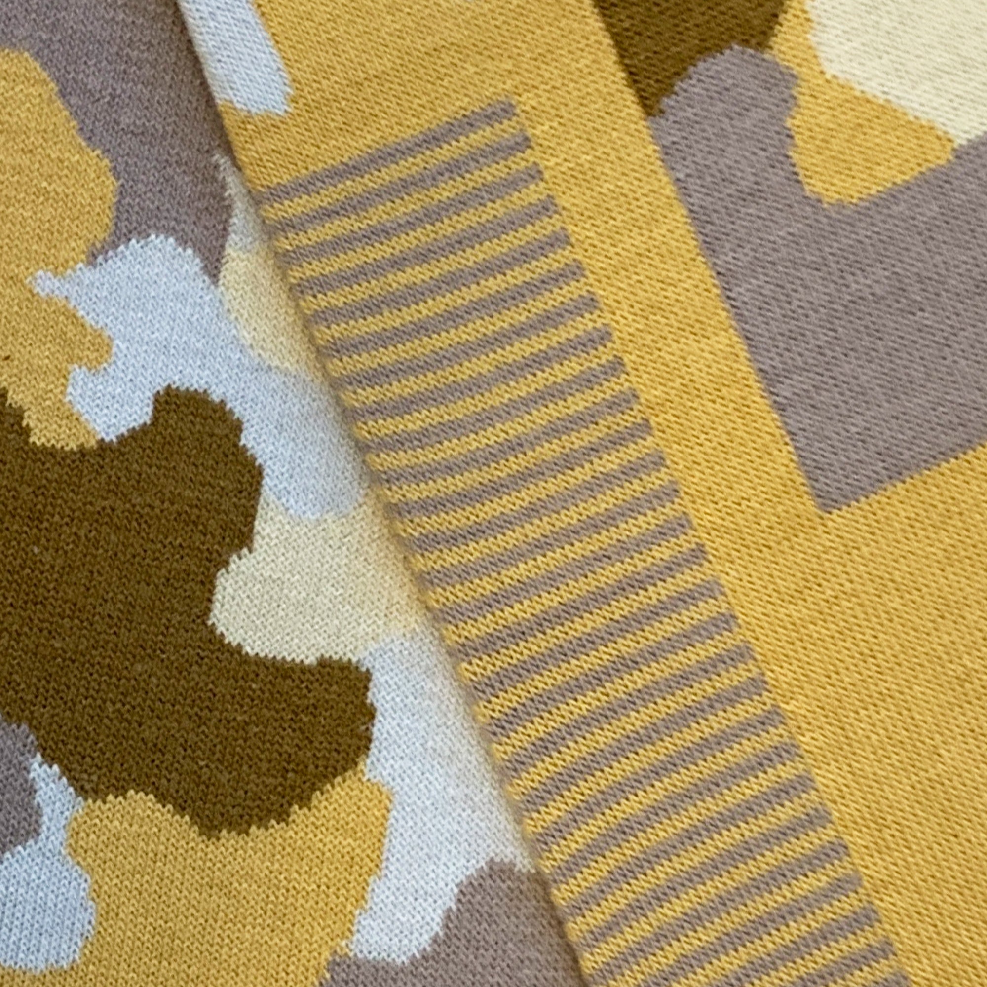 Calzini Spaiati Unisex In Cotone E Modal Motivo Giallo Camouflage